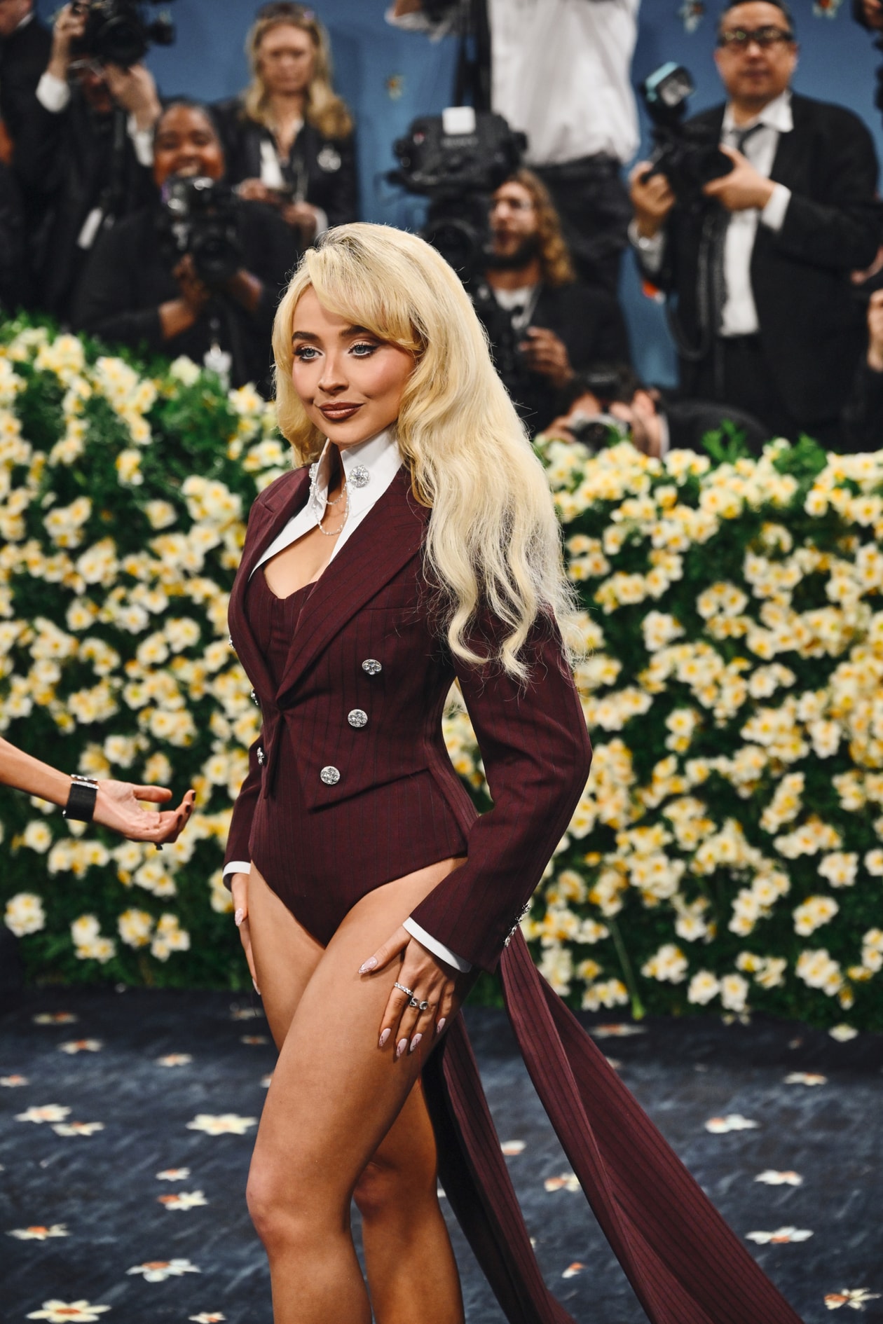 emma chamberlain met gala red carpet tailoring blonde woman body 