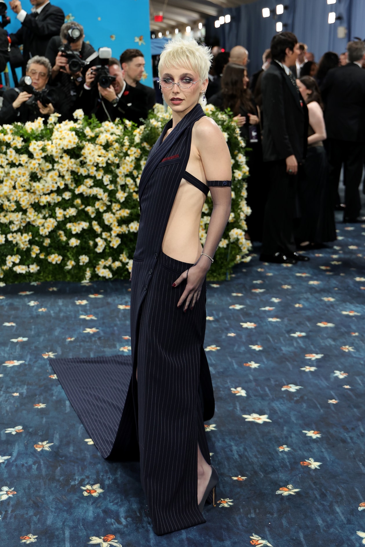emma chamberlain met gala red carpet tailoring blonde woman body 