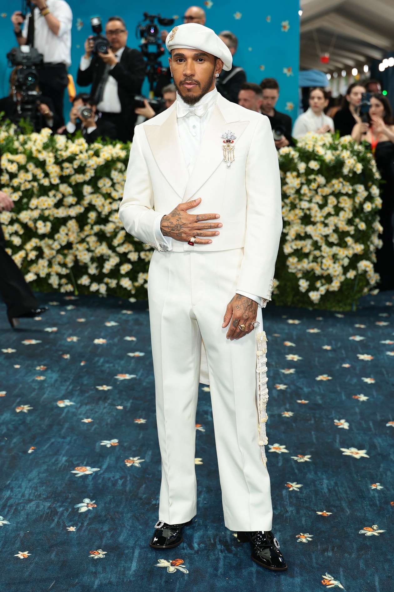 emma chamberlain met gala red carpet tailoring blonde woman body 