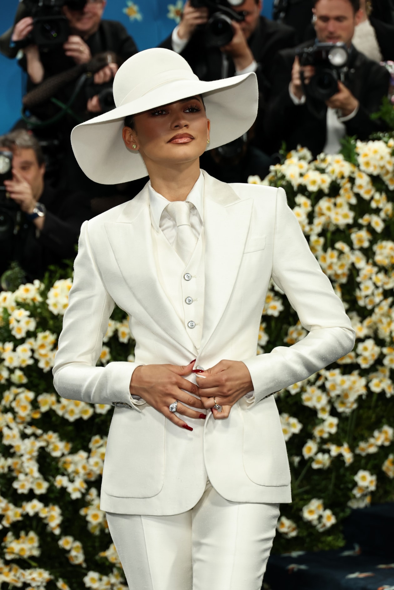 met gala beauty, makeup, hair, nails, doechii, megan thee stallion, emma chamberlain, zendaya, lala anthony, simone biles, teyana taylor, jennie, sha'carri richardson, valentina ferrer