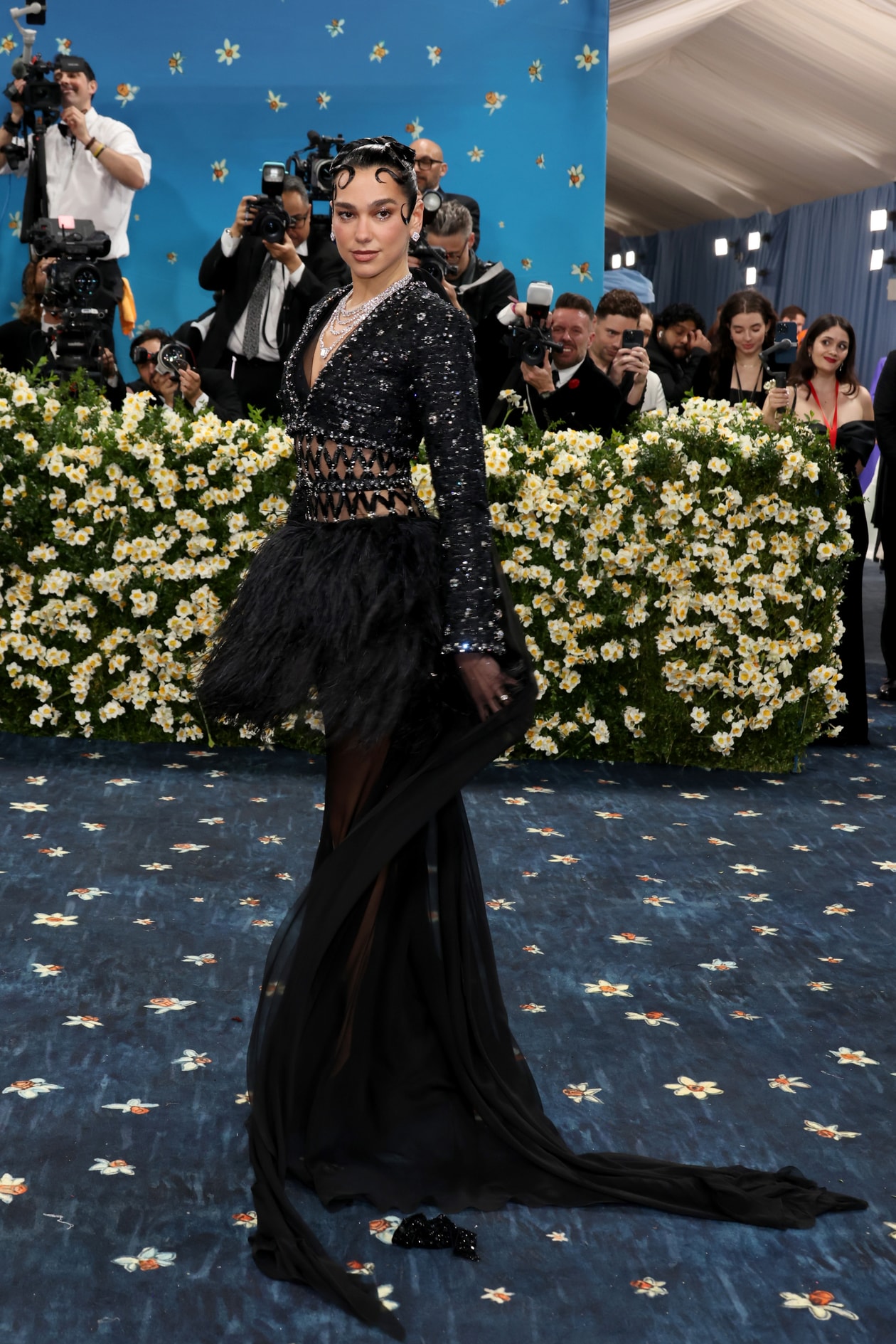 emma chamberlain met gala red carpet tailoring blonde woman body 