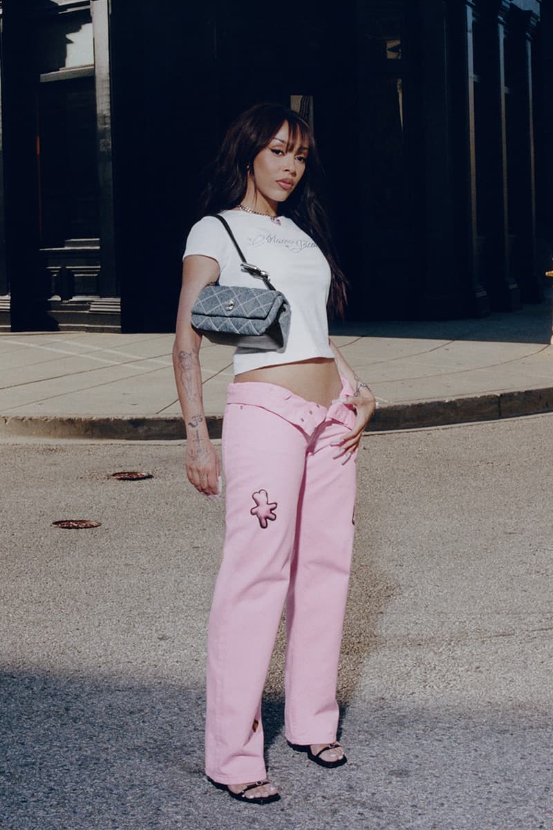 Marc Jacobs, Doja Cat, Pre-Fall 2025 Campaign, Dual Bag, Collection, Tops, Shoulder Bags, Baby Blue, Pink, Tank Top, White, Jeans, Sack Bag, Baby Tee
