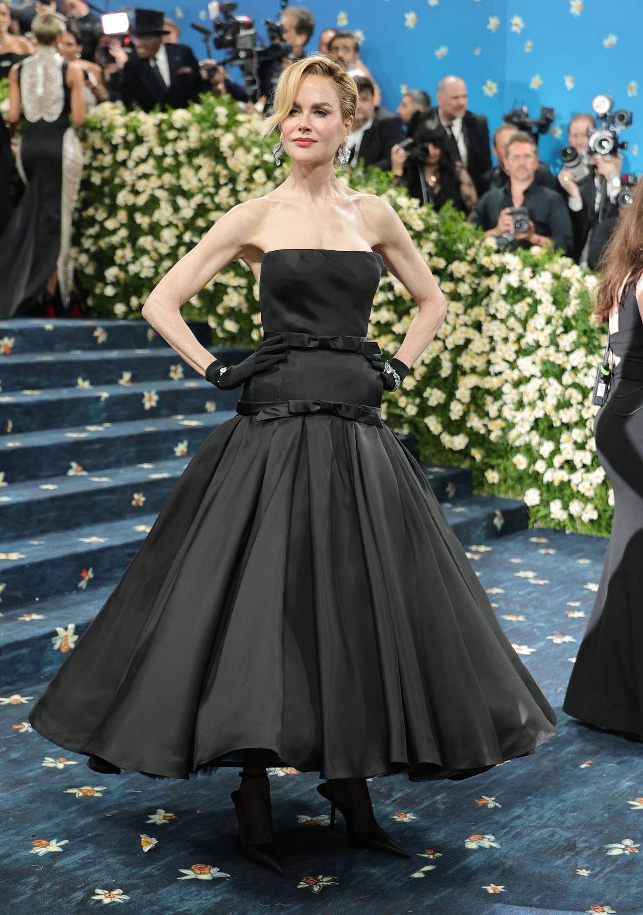 emma chamberlain met gala red carpet tailoring blonde woman body 