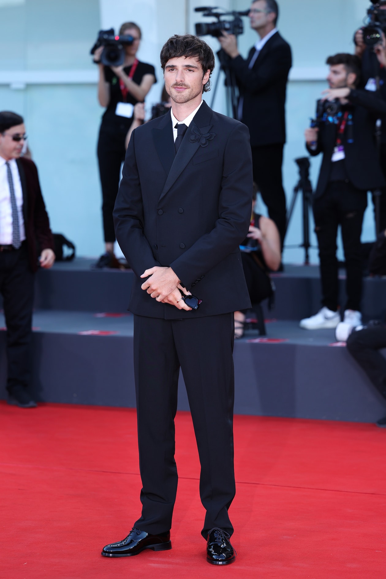 jacob elordi, actor, street style, paparazzi, bottega veneta bags, suits, red carpet premieres