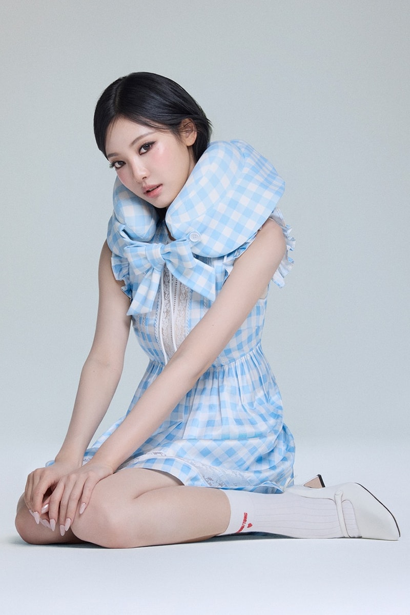 shushu tong, aespa, kpop girl, ningning, floral, travel pillow, suitcase, pyjama, nightie, girl