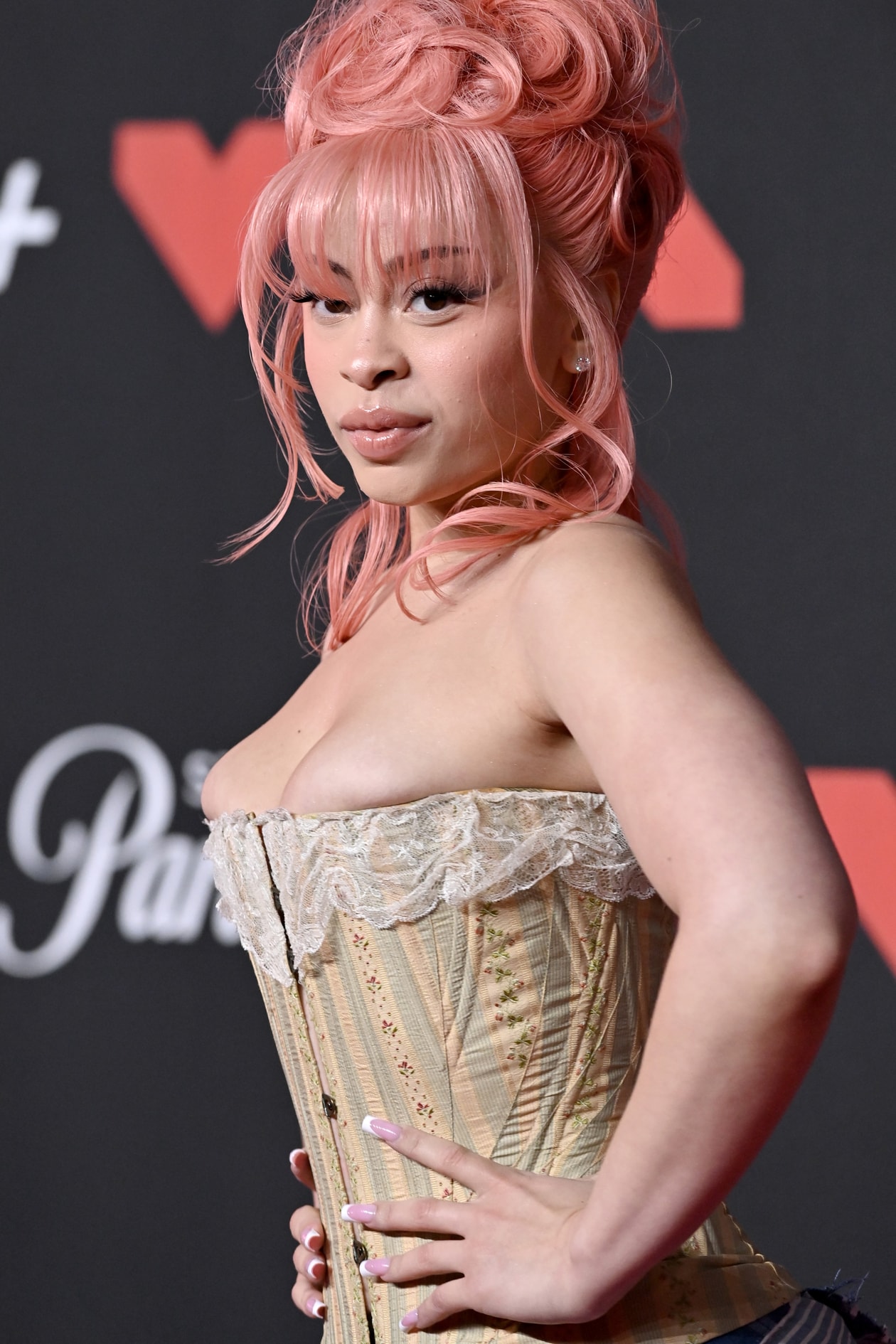 Sabrina Carpenter, Ariana Grande, 2025 MTV VMAS, Makeup, Hair, Nails, Ice Spice, Tyla, Lady Gaga, Doja Cat, Zara Larsson, Olandria Carthen, KATSEYE, Daniela Avanzini, FKA Twigs
