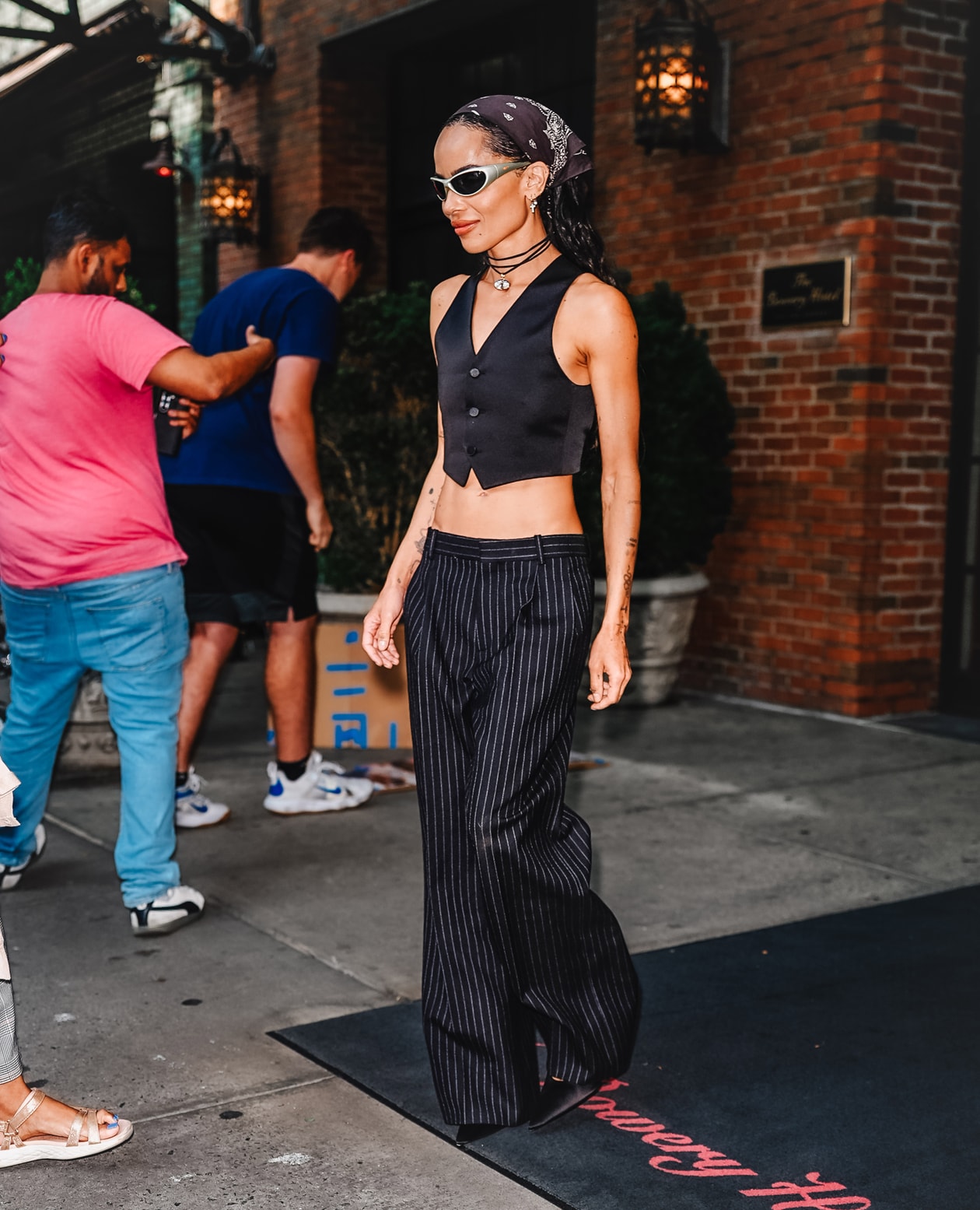 zoe kravitz, danielle goldberg, saint laurent, red carpet, sprinter shorts, waistcoat, cut out dress