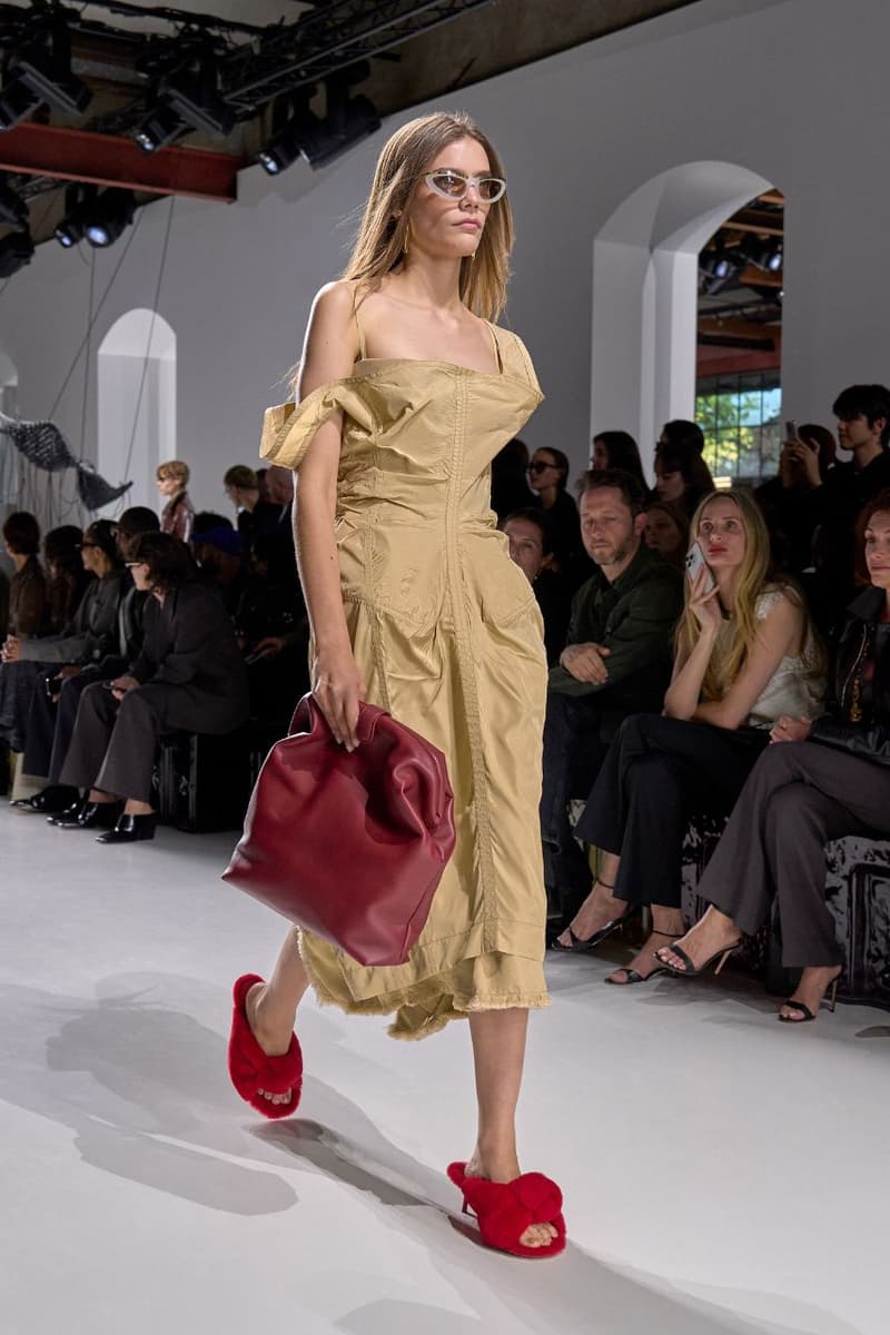Bottega Veneta, Louise Trotter, Debut, SS26, Milan Fashion Week, Zadie Smith, Julianne Moore, Luxury Bags