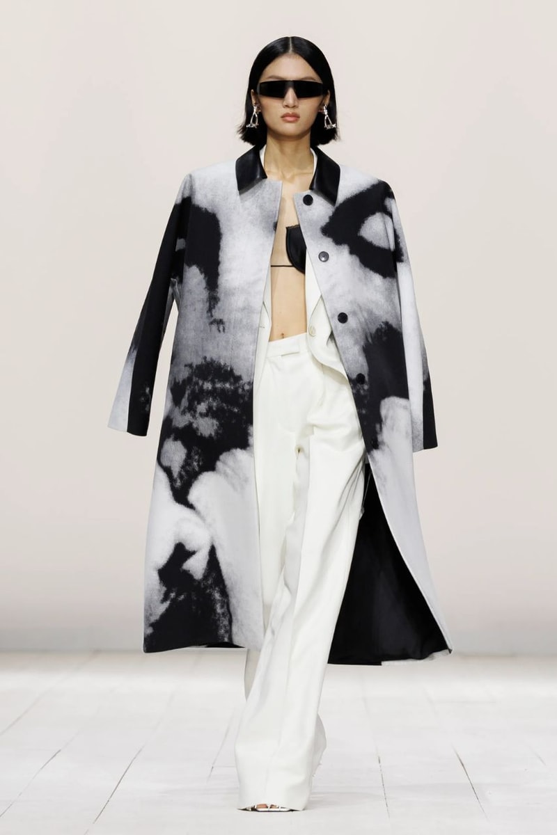 Givenchy, Sarah Burton, Givenchy SS26, Bra, Body, Alex Consani, Kaia Gerber