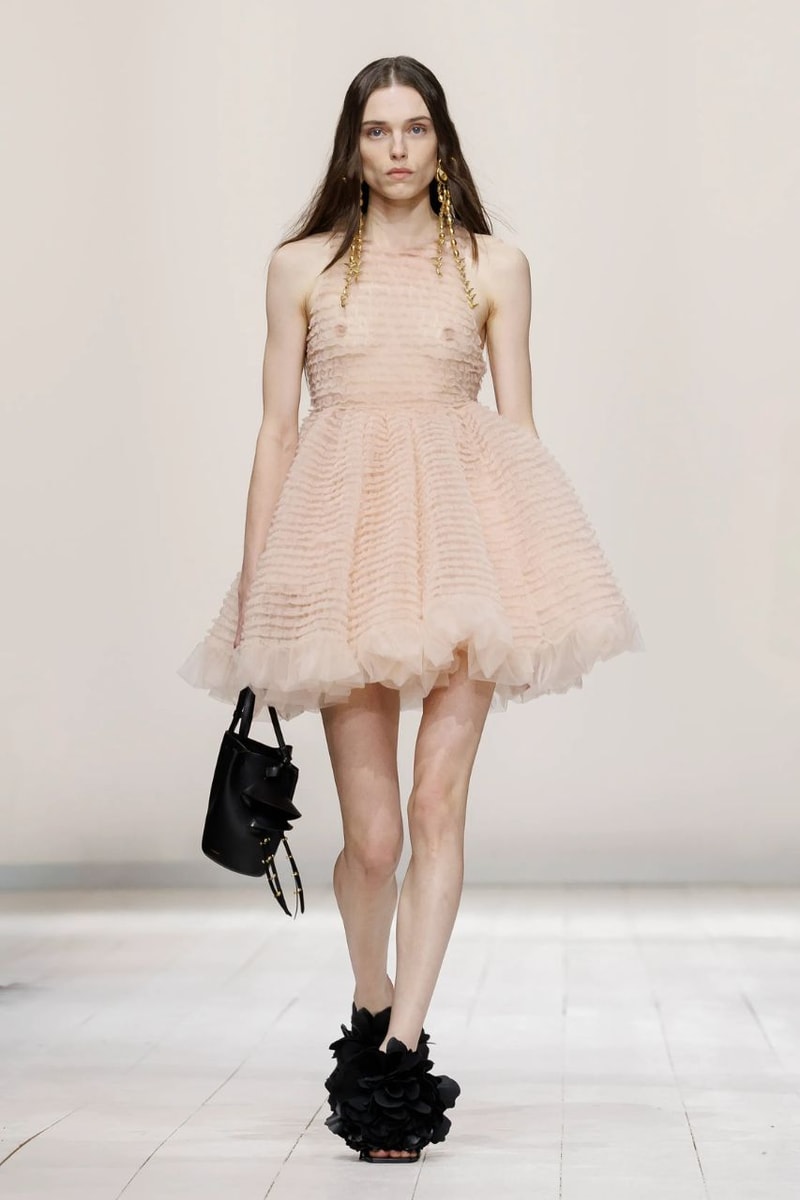 Givenchy, Sarah Burton, Givenchy SS26, Bra, Body, Alex Consani, Kaia Gerber