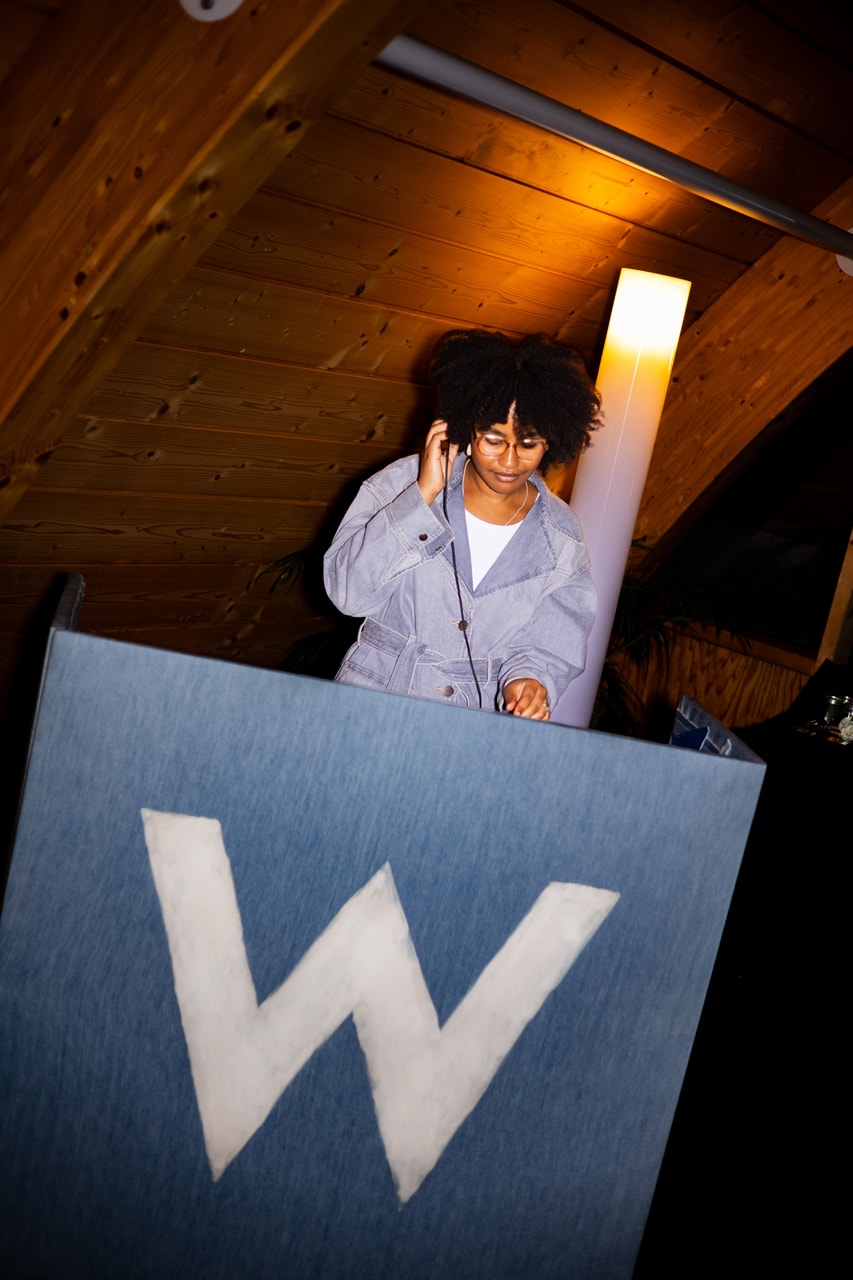 Wrangler hypebae paris fashion week events bae-bae-q western uniform collection range denim cowboy cut jeans la table vert 