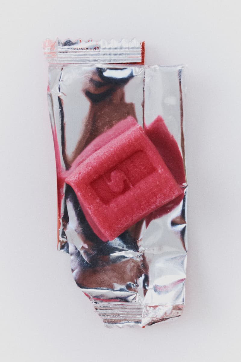 barcelona, laagam, sneakers, mesh, woman, pink balloons, brown shoes, laces, bananas