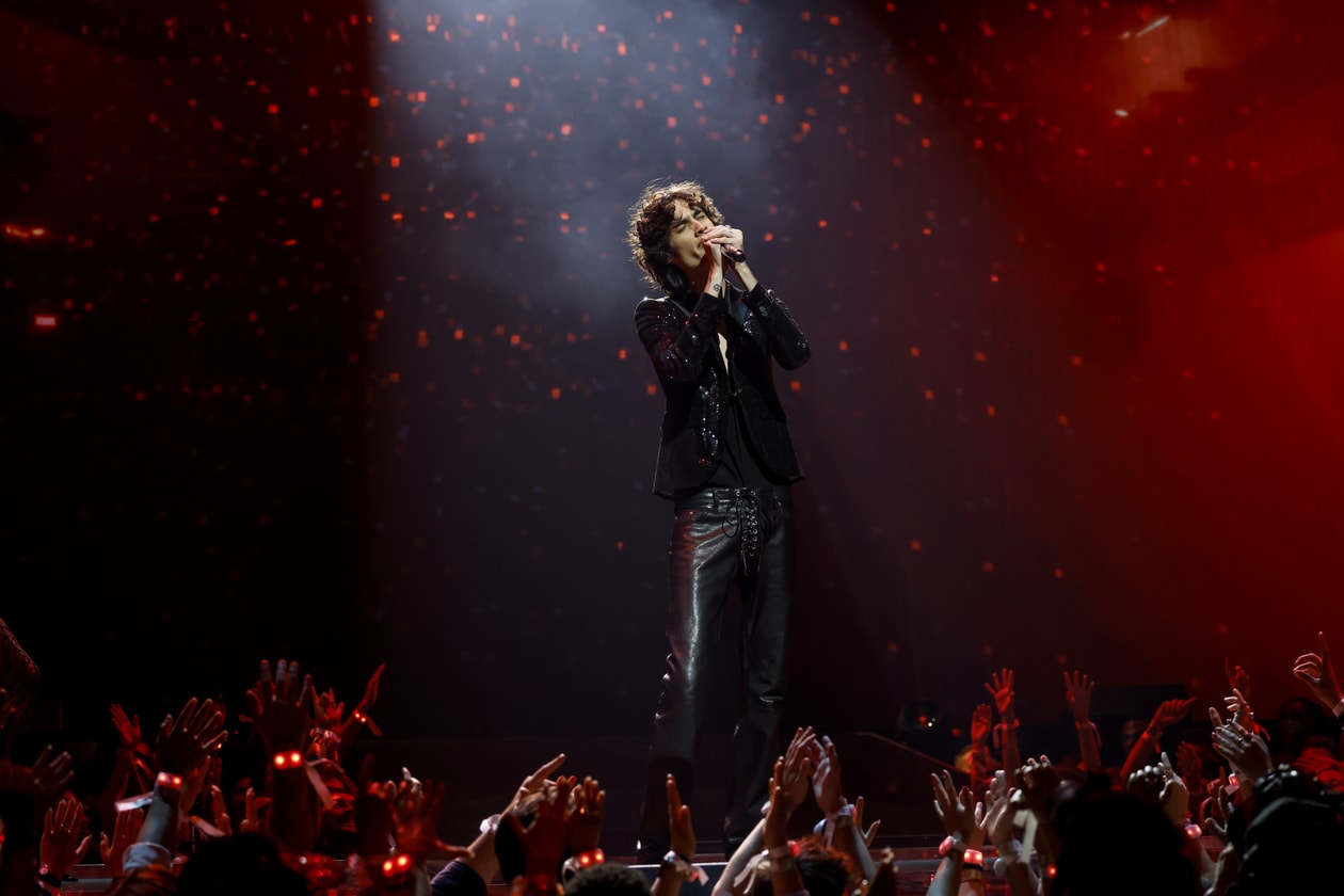 Sombr, concert, music, artist, boy, guitar, musician