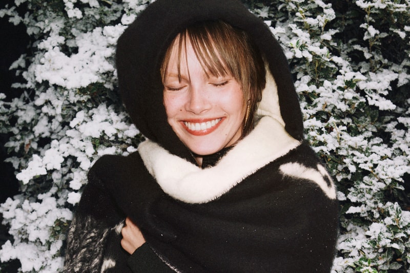burberry, naomi campbell, dogs, rosie huntington whiteley, christmas tree, 