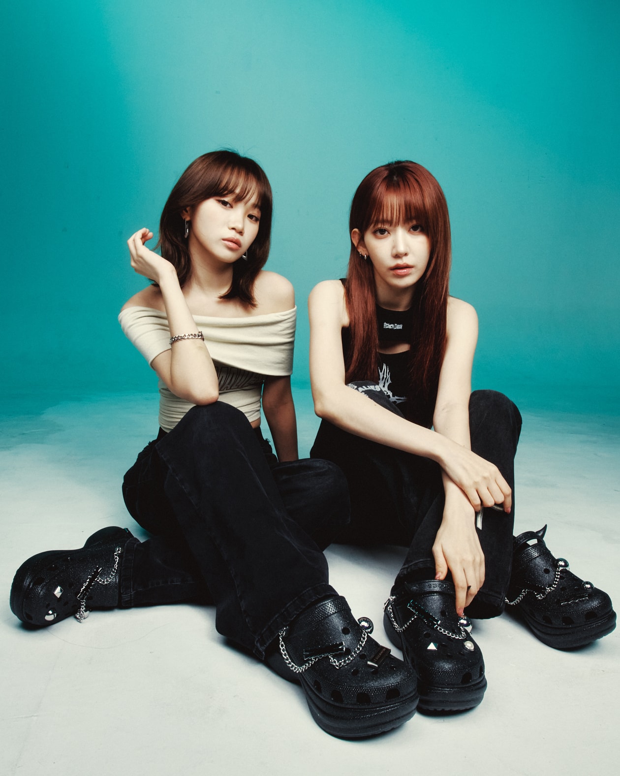 LE SSERAFIM x Crocs 首次聯乘 Bae Clog 宣傳照