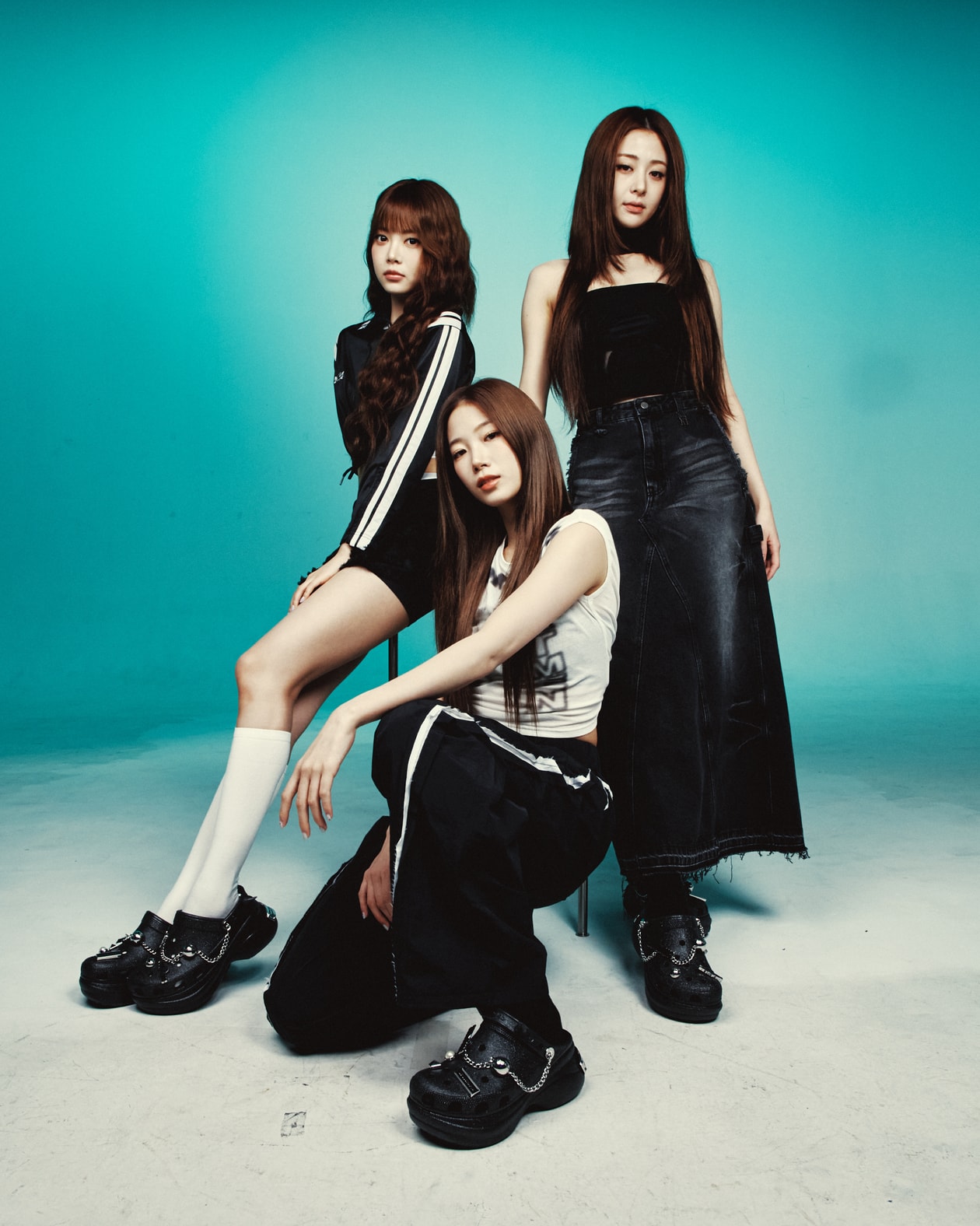 LE SSERAFIM x Crocs 首次聯乘 Bae Clog 宣傳照