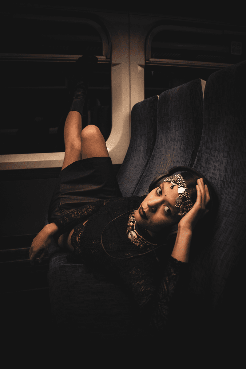 Tara Lily นักดนตรี คอนเสิร์ต ไลฟ์มิวสิก ศิลปิน King Krule ภาพถ่าย