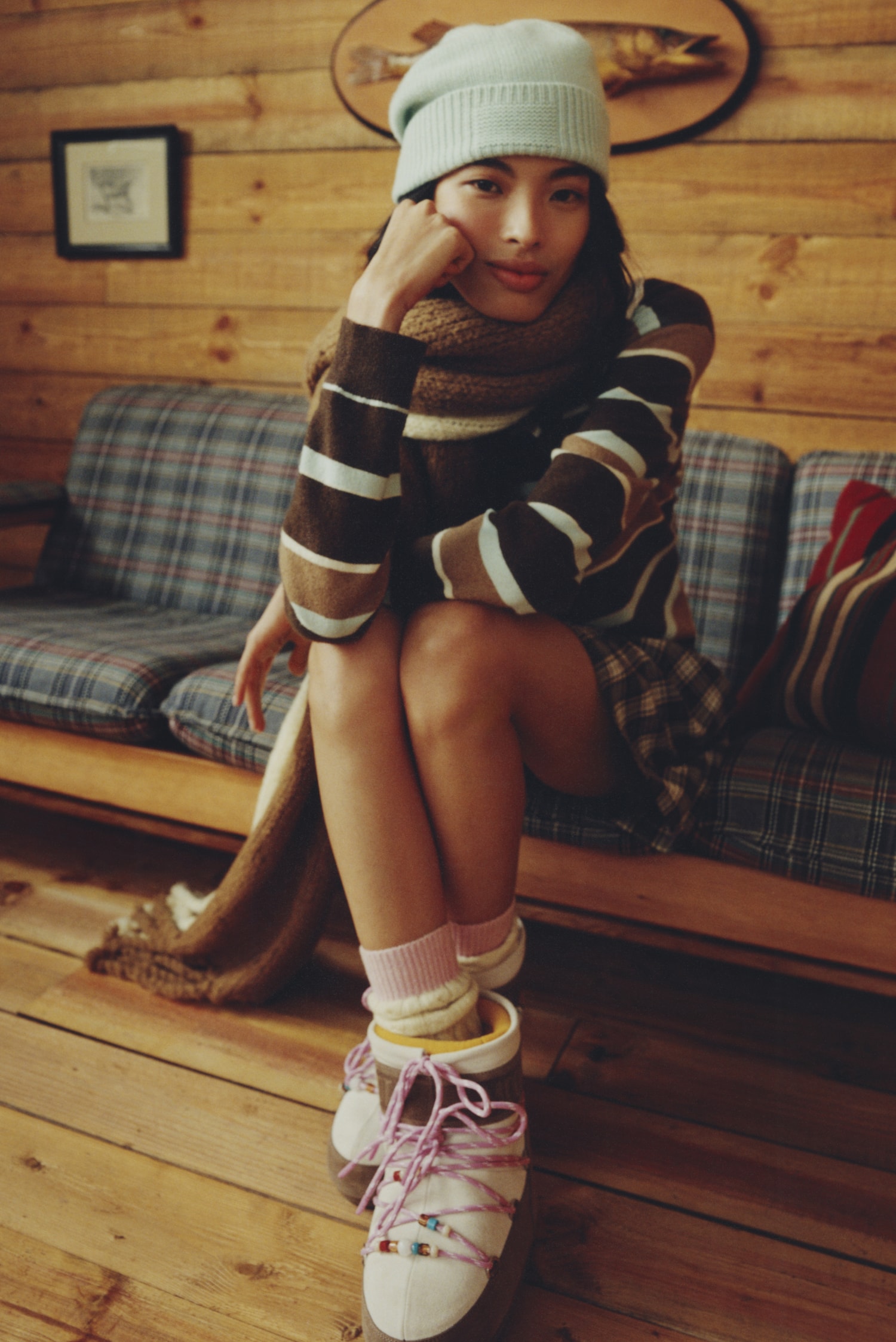 gigi hadid, moon boot, guest in residence, ski boots, snow, leggings, cozy