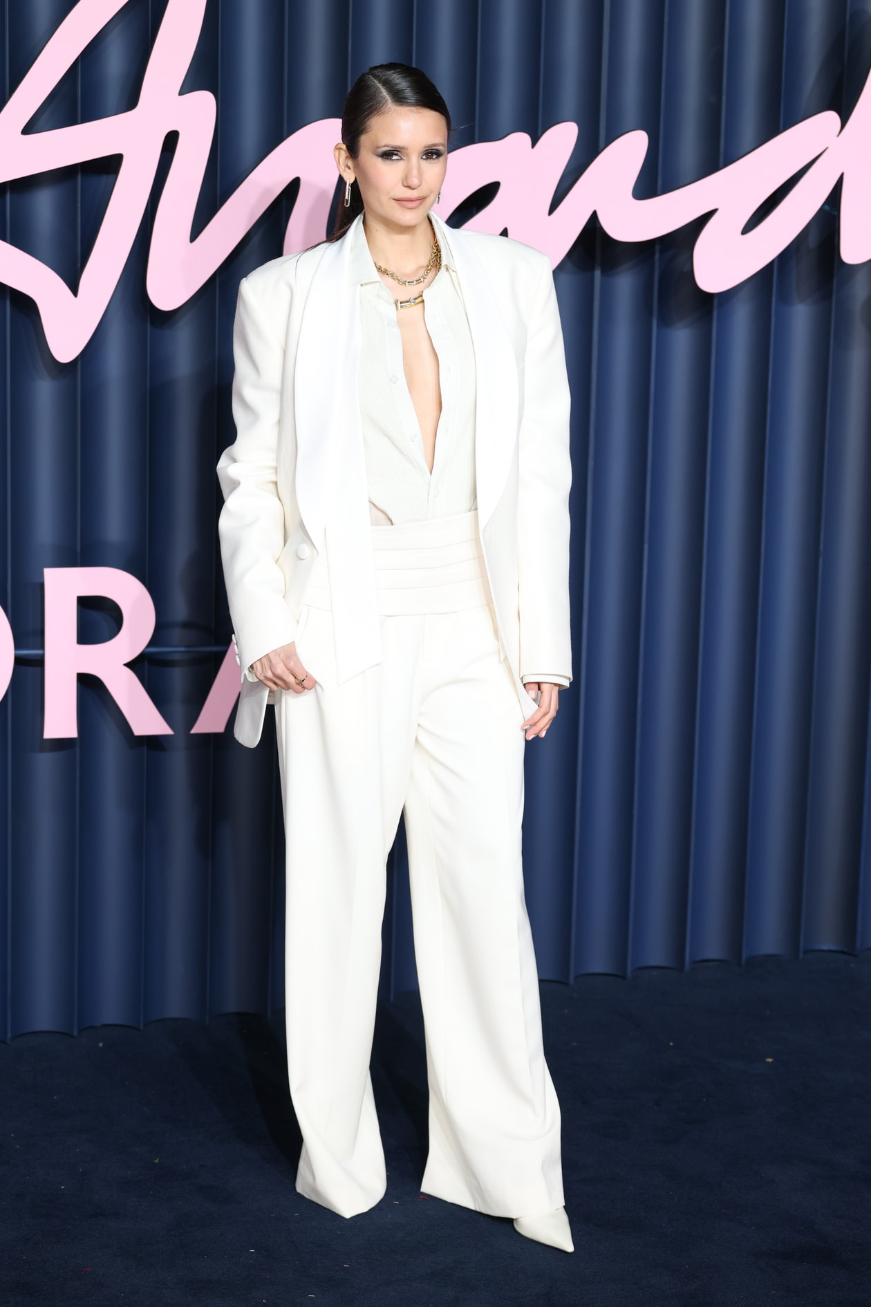 fashion awards 红毯，PinkPantheress，Ellie Goulding，孕肚，透视礼服，Leomie Anderson 造型