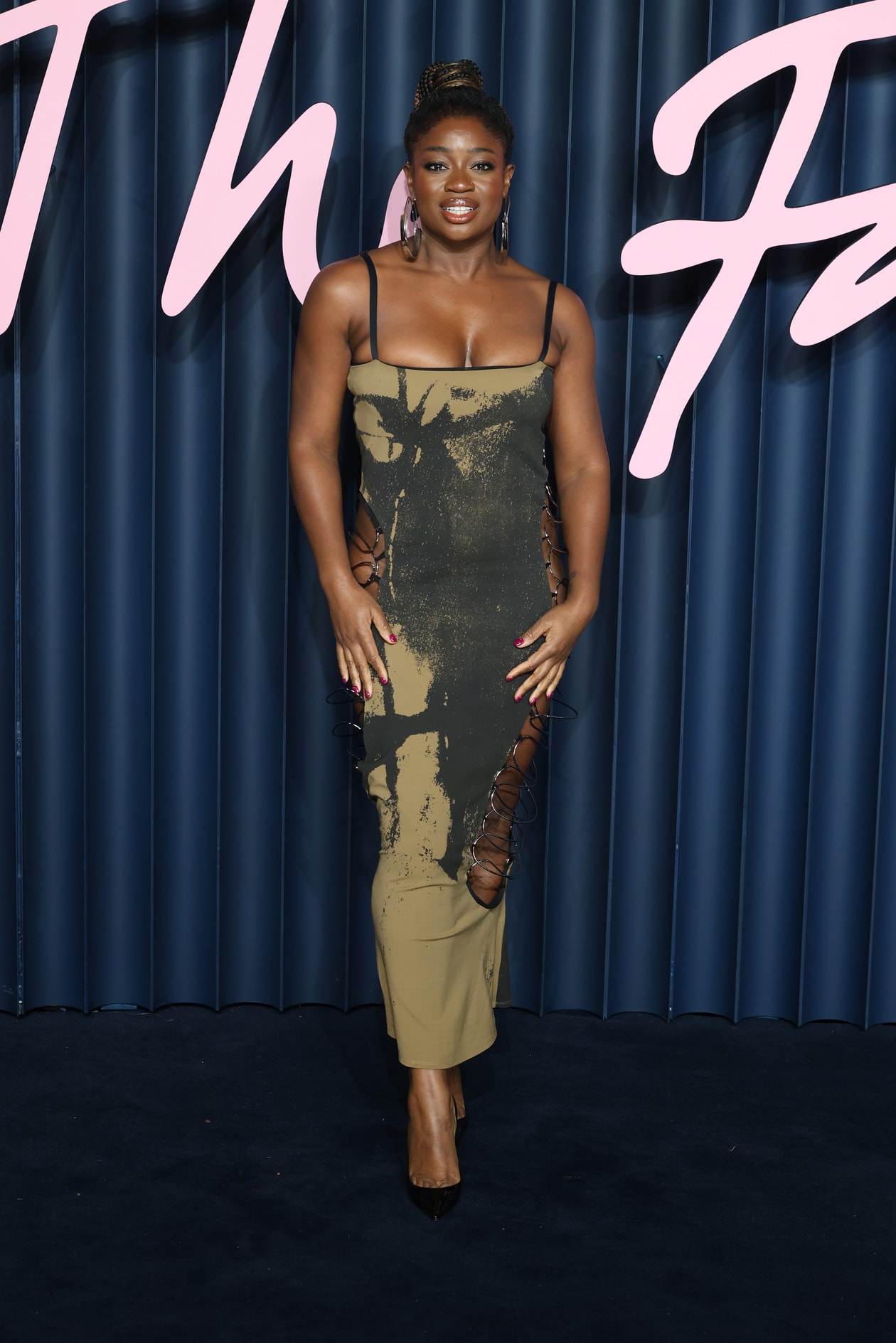 fashion awards 红毯，PinkPantheress，Ellie Goulding，孕肚，透视礼服，Leomie Anderson 造型