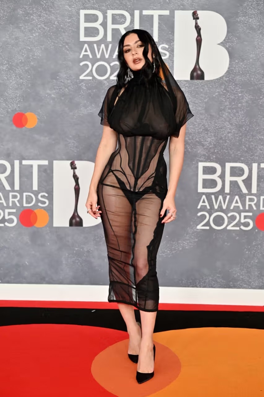 gentle monster, hunter schafer, jenna ortega, givenchy jewel top, kwintas, runway