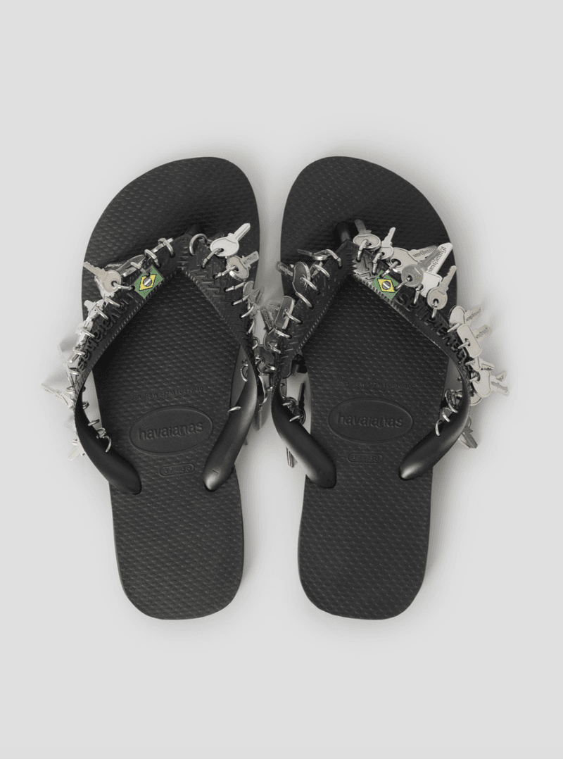 gentle monster, hunter schafer, jenna ortega, givenchy jewel top, kwintas, runway