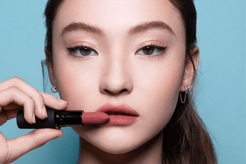 Ella Gross, MEOVV, K-Pop, MAC Cosmetics, Global Brand Ambassador, Makeup, Lipstick, Powder Kiss