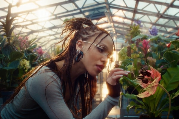 Gentle Monster, FKA Twigs, sunglasses, glasses, fashion, campaign, spring, bouquet, eyewear