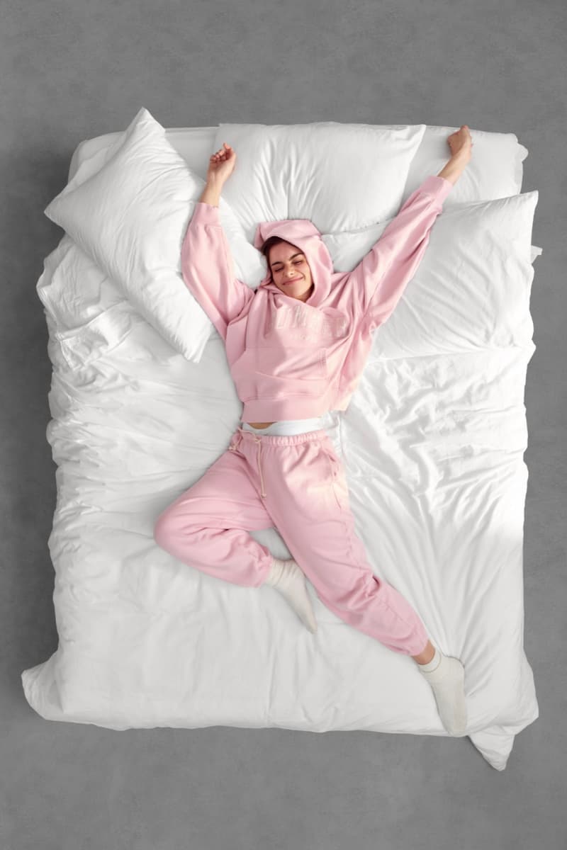 Gap, Summer Fridays, pajamas, loungewear, campaigns, fashion, barbie ferreira, bed, models