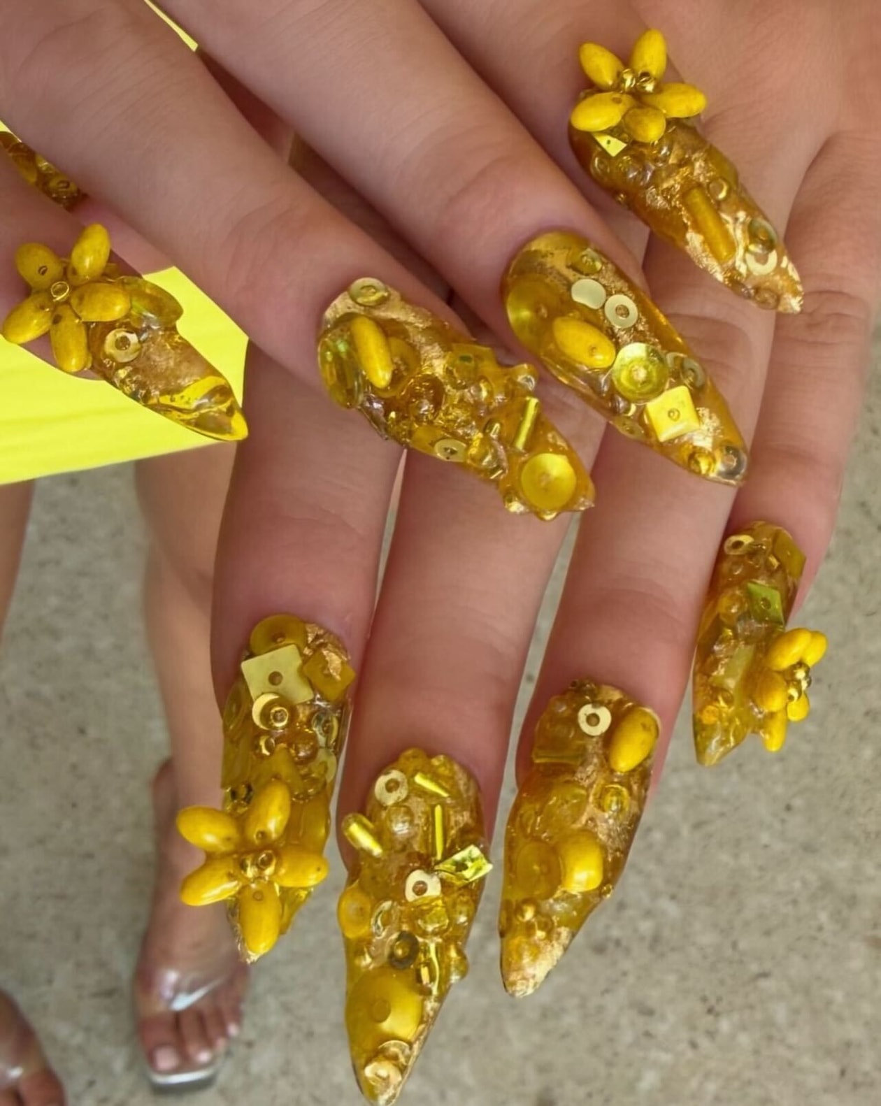 Zara Larsson 美甲，2026 GRAMMYs，KATSEYE，Sabrina Carpenter，Doechii，Kehlani，Chappell Roan，Addison Rae