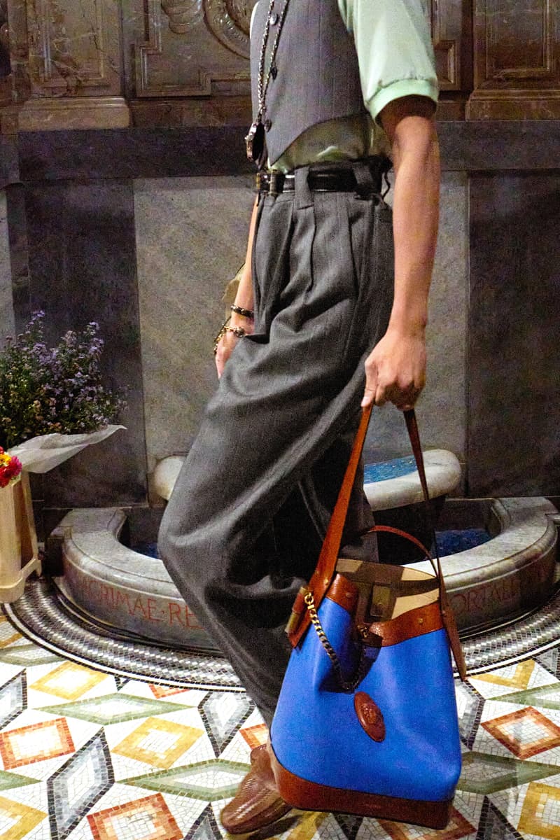 versace, pivot, bucket bag, blue green, fashion week, alex consani