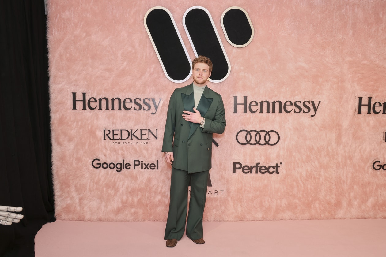 Brit Awards, red carpet, celebrities, dua lipa, harry styles, rose, rosalia, chanel, gucci