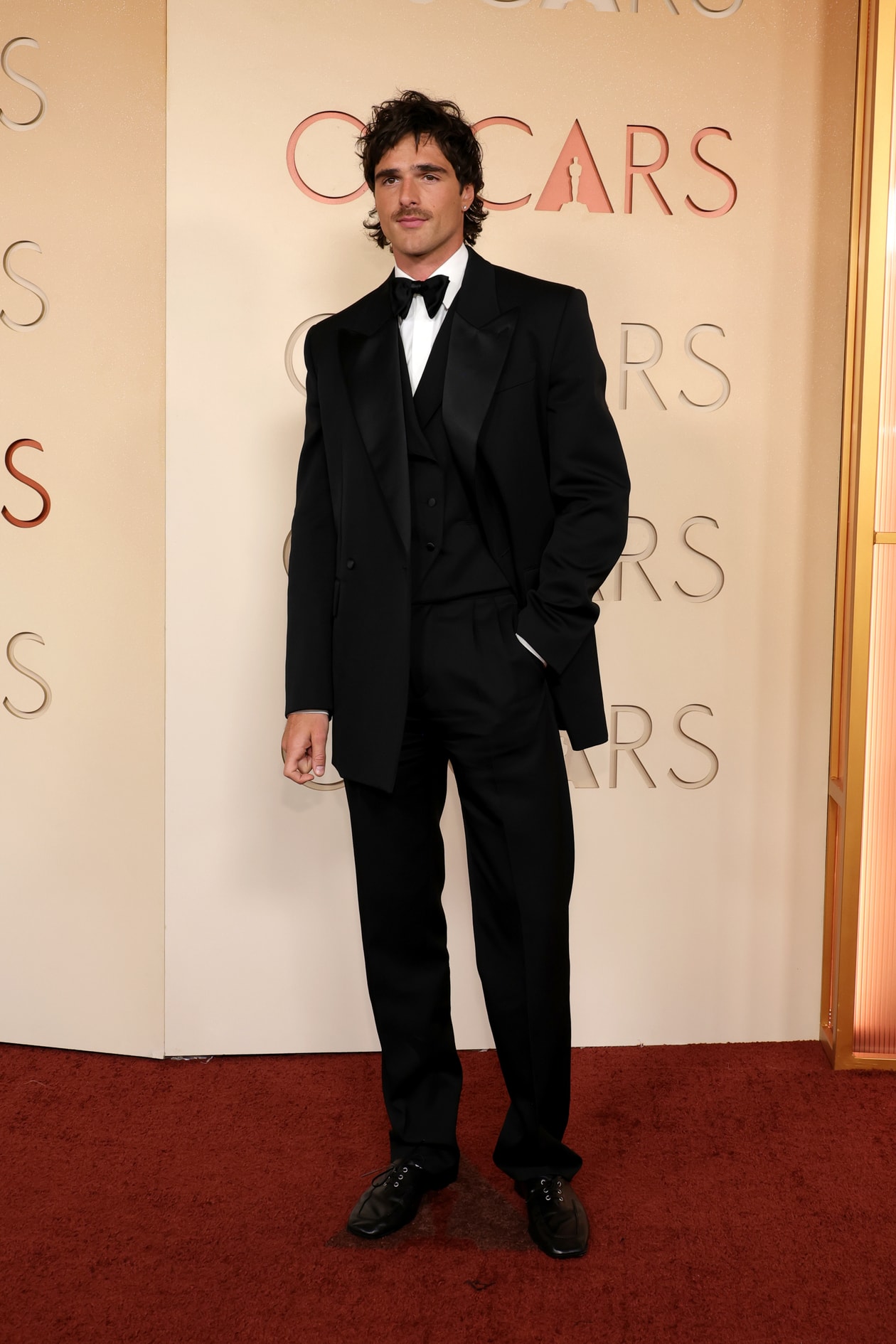 oscars, academy awards, red carpet, fashion, chanel, michael b jordan, jessie buckley, zoe saldana, dior, louis vuitton