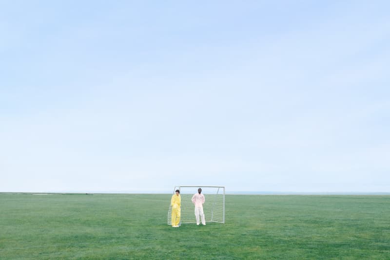 jacquemus, woman, bag, field, grass, model, sitting on a chair