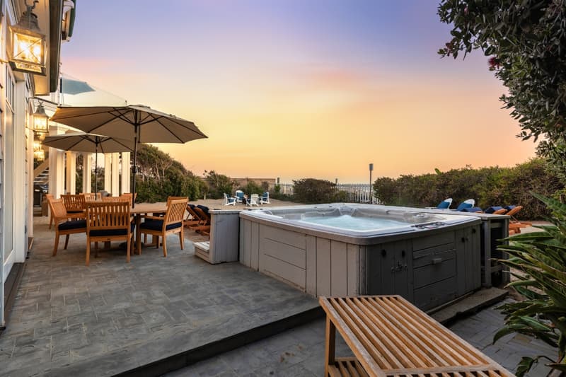 Hannah Montana, Malibu Beach House, airbnb, vacation, disney, miley Cyrus, bookings, travel