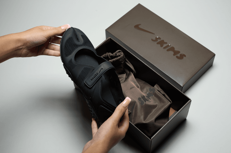 unbox unboxing haul nikeskims rift mesh air split toe silhouette shoes nike kim kardashian velvet brown bone black colorways air rift satin hypebae 