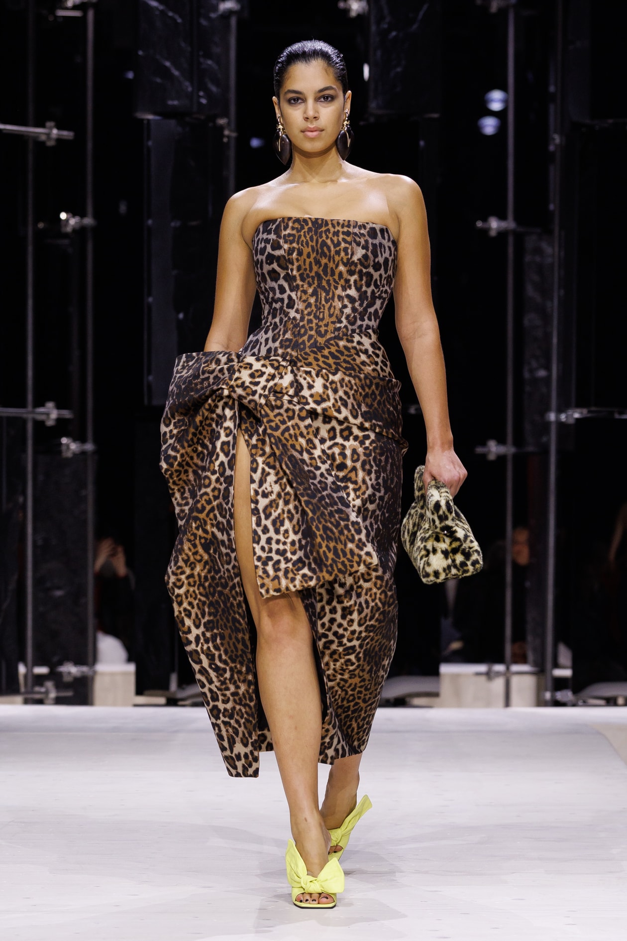 gucci, demna, skinny models, fashion week, paris, emily ratajkowski, kate moss