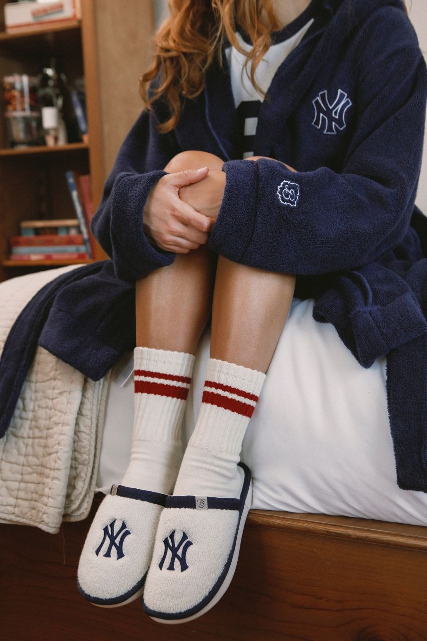 Brunch, New York Yankees, Yankees, Baseball, MLB, Slippers, Robes, Slipper Loafers, House Slippers, Bedroom Slippers, Hotel Slippers, House coats, Bathrobes, Loungewear