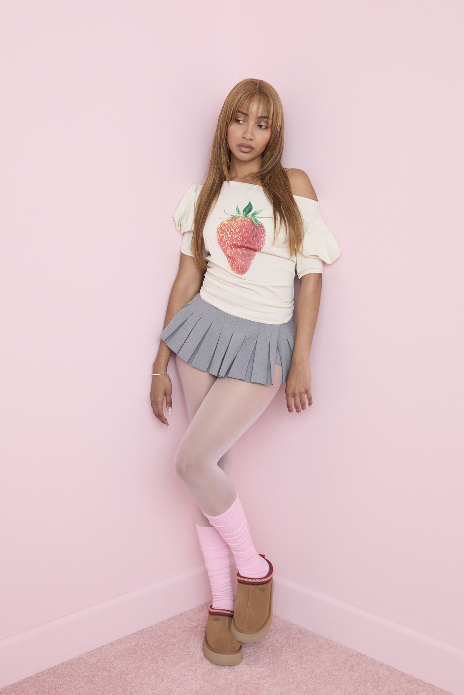 pinkpantheress, girl, singer, pink bedroom, ugg slippers, laced ballet sneaker, mule