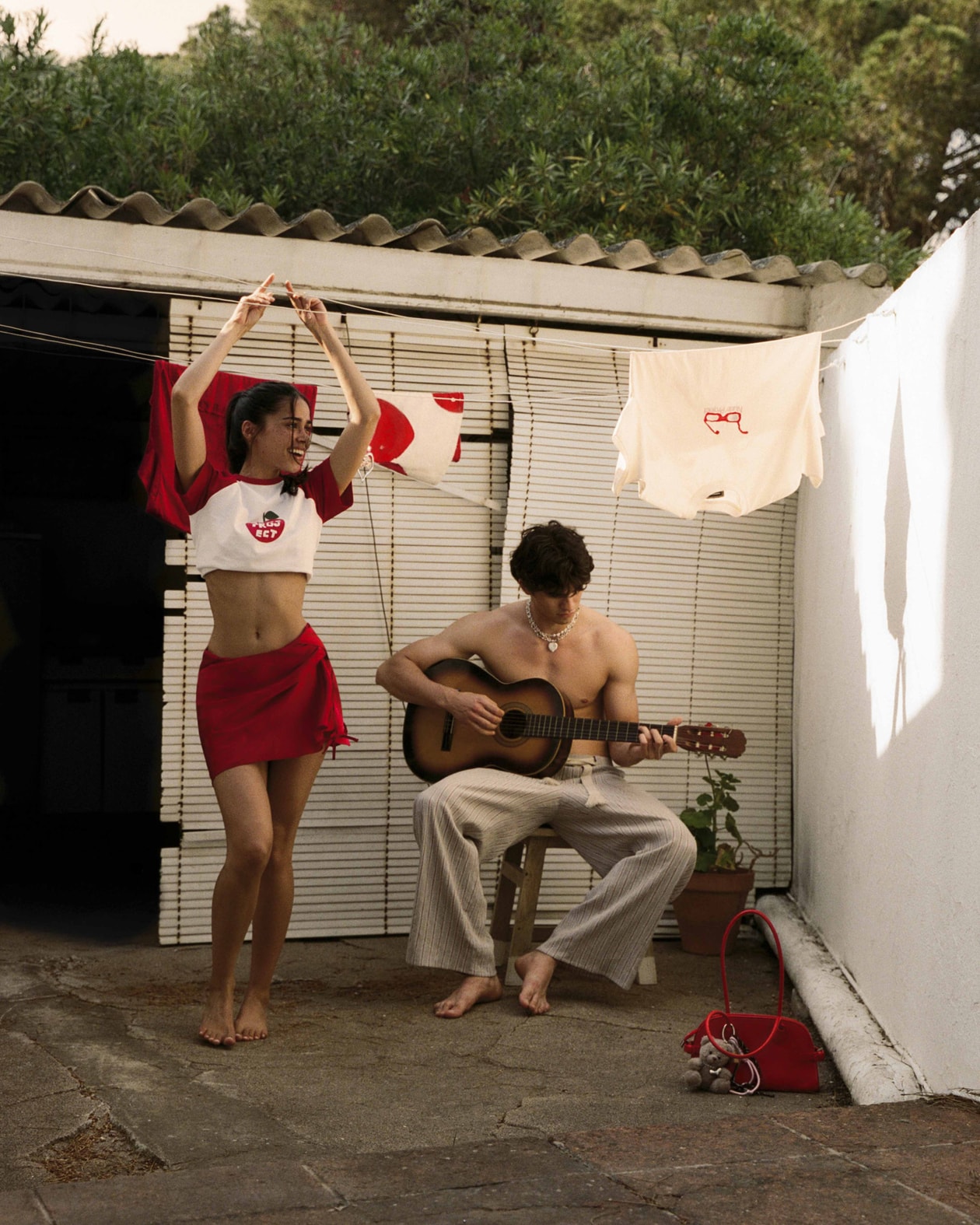 Nude Project, Espanha, streetwear, Playboy, camisetas, praia, bonés, moda feminina