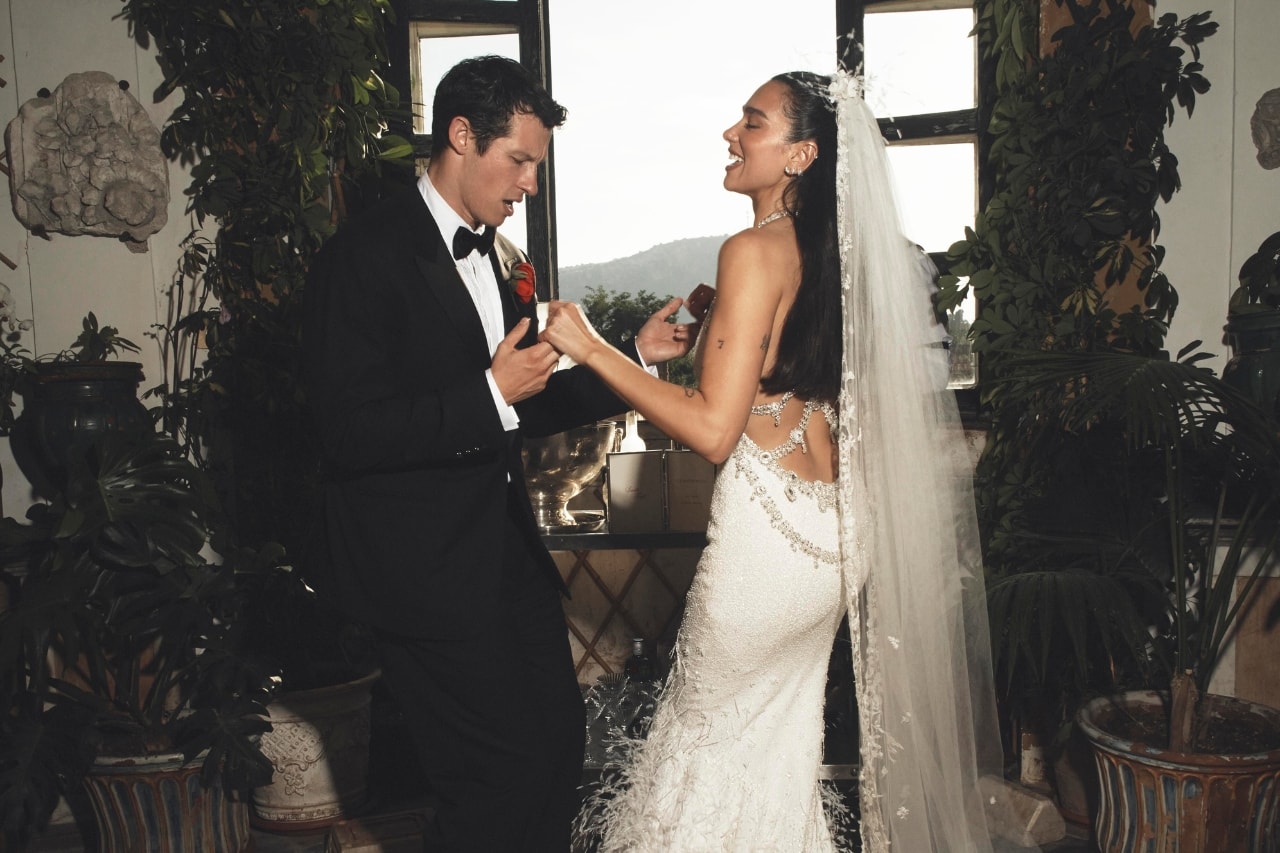 dua lipa, callum turner, wedding, chanel, haute couture, wedding dress, matthieu blazy, closer look