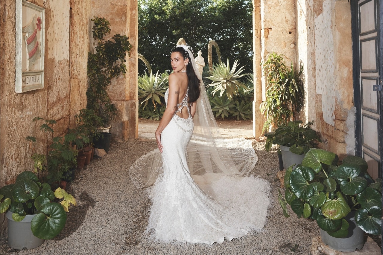 dua lipa, callum turner, wedding, chanel, haute couture, wedding dress, matthieu blazy, closer look