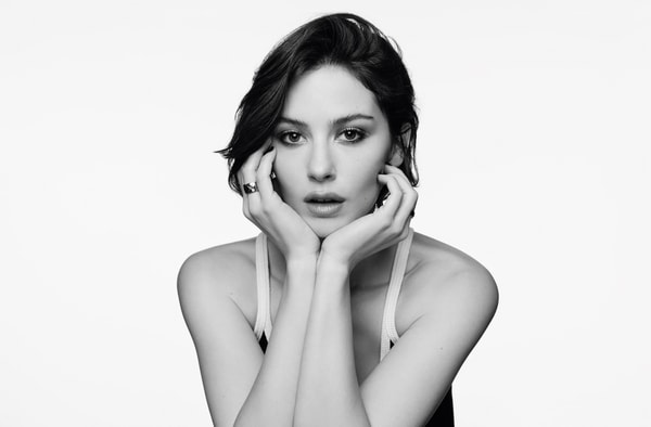 Gracie Abrams, Chanel, Coco Mademoiselle, Crush Absolu, Fragrance, Perfumes, Campaigns