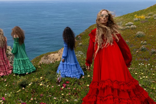 Chloé, fw26, campaigns, fall, clothes, fashion, nature, models, chemena kamali, dresses