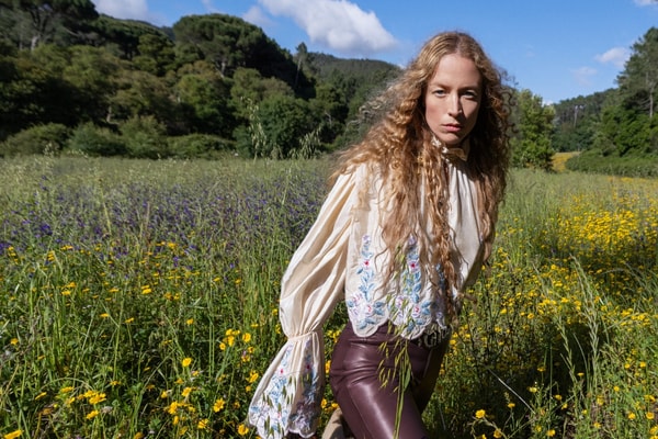 Chloé, fw26, campaigns, fall, clothes, fashion, nature, models, chemena kamali, dresses