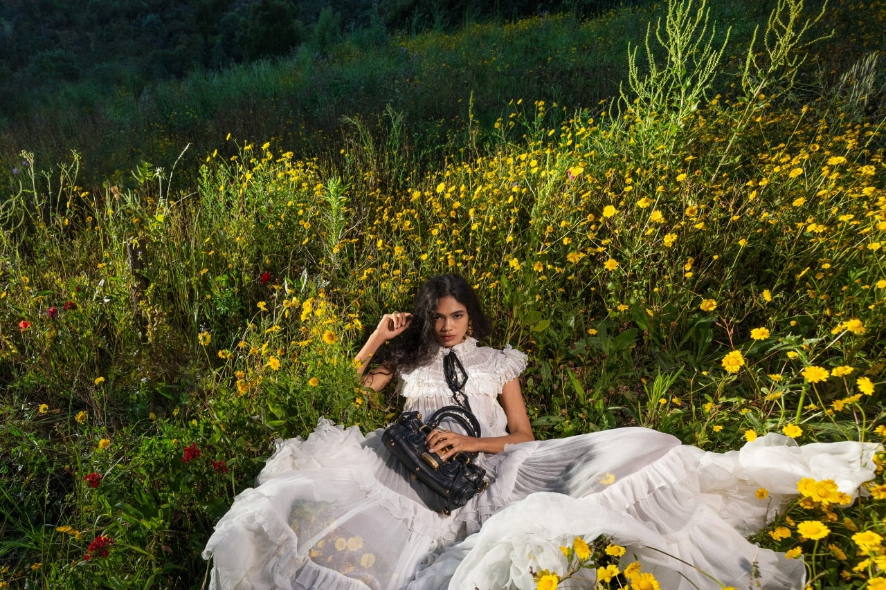 Chloé, fw26, campaigns, fall, clothes, fashion, nature, models, chemena kamali, dresses