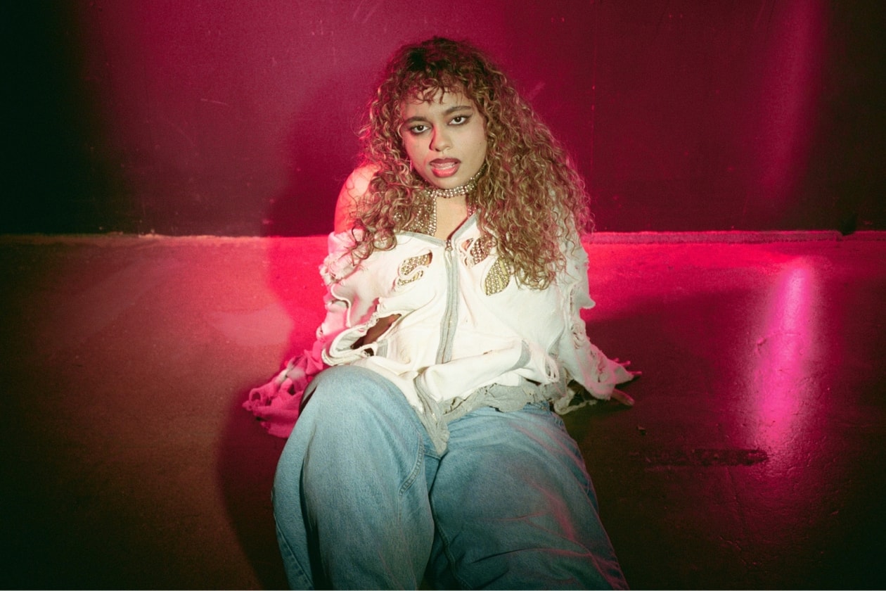 bella kay, interviews, musicians, artists, tours, gracie abrams, concerts, stage