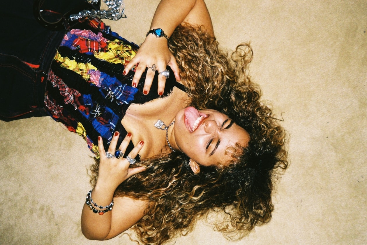bella kay, interviews, musicians, artists, tours, gracie abrams, concerts, stage