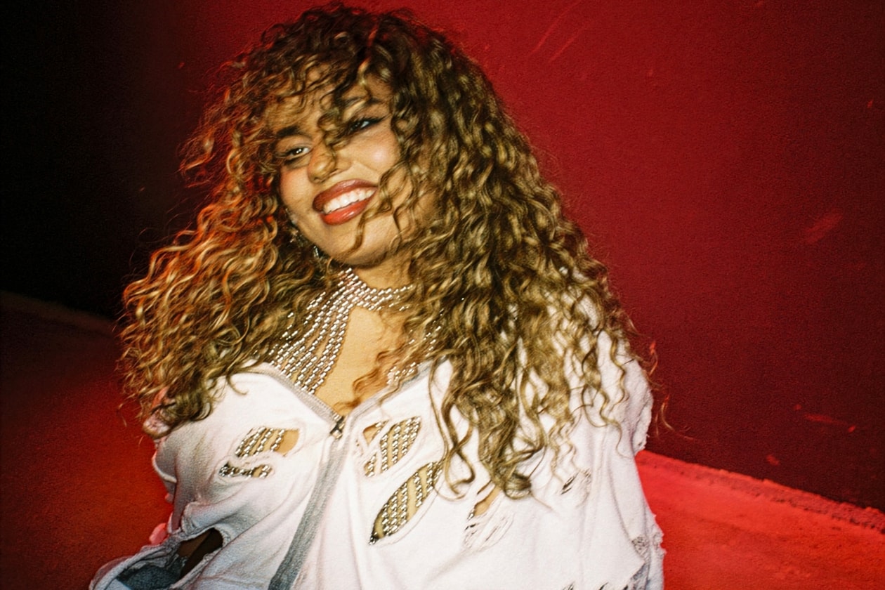 bella kay, interviews, musicians, artists, tours, gracie abrams, concerts, stage