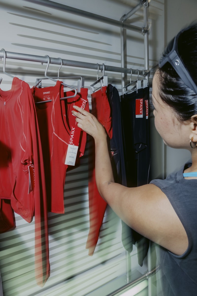 spanx, loungewear, activewear, sports bras, leggings, blue, running, snacks, juices, gifts, sunglasses